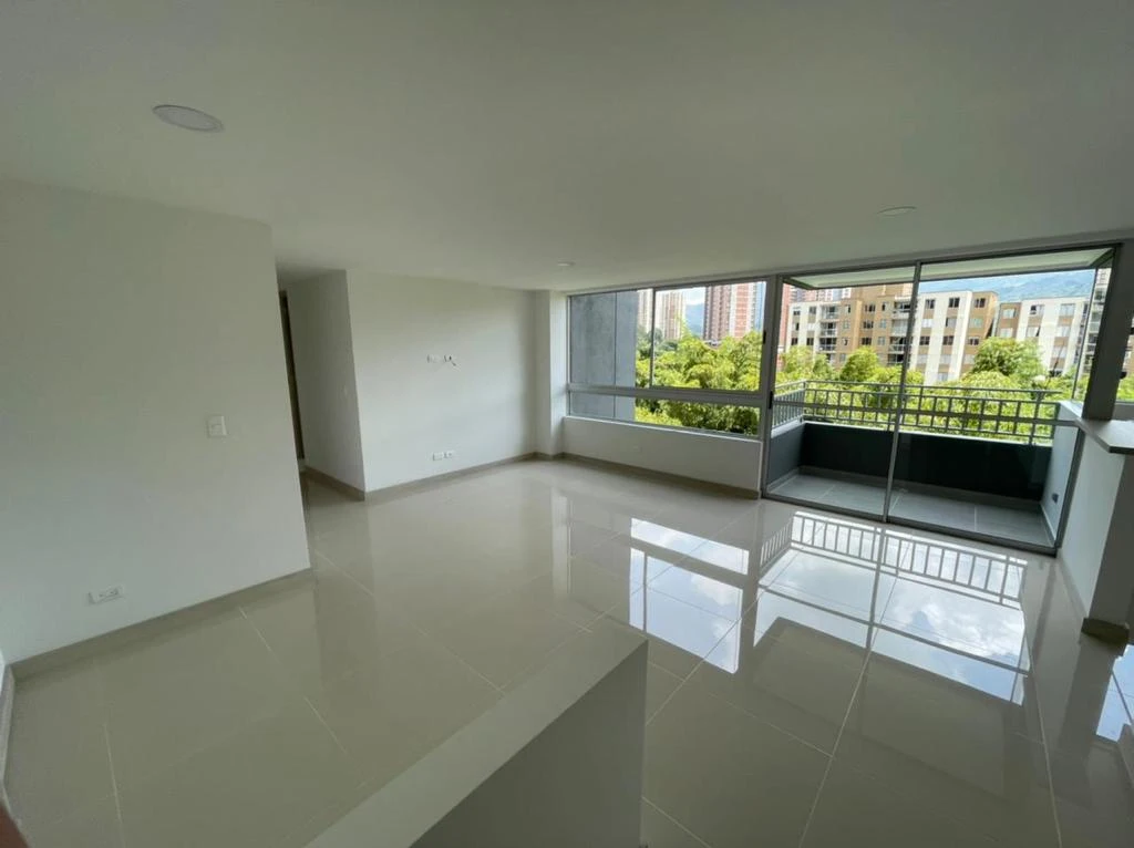 apartamento en arriendo sector mall Suramerica 