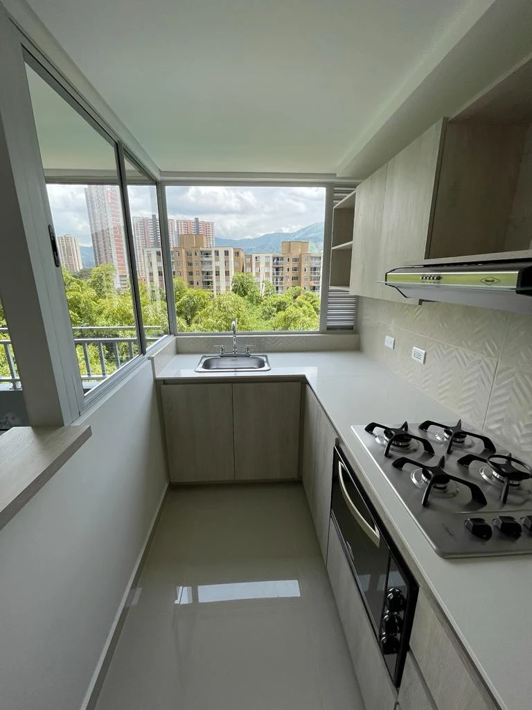 apartamento en arriendo sector mall Suramerica 