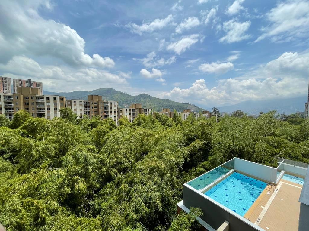 apartamento en arriendo sector mall Suramerica 