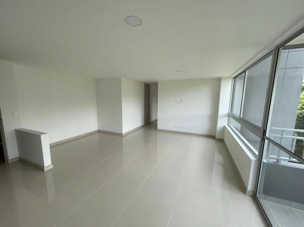 apartamento en arriendo sector mall Suramerica 