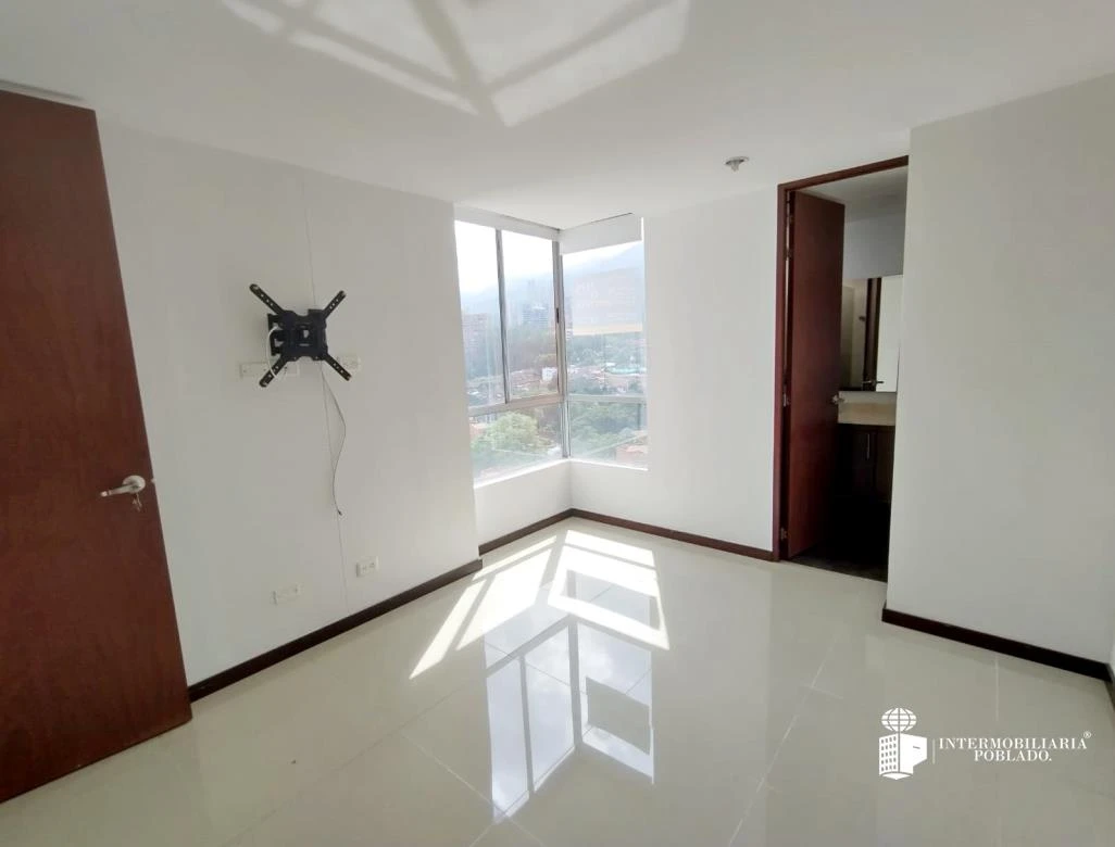 Apartamento en arriendo sector loma del Esmeraldal