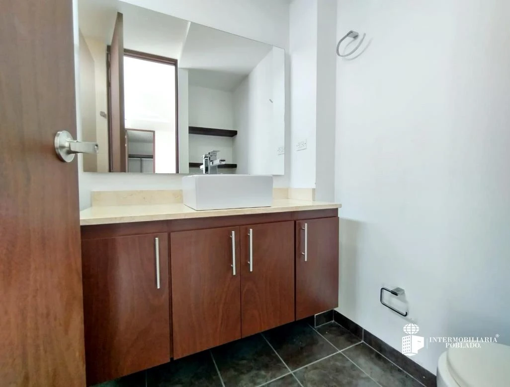 Apartamento en arriendo sector loma del Esmeraldal