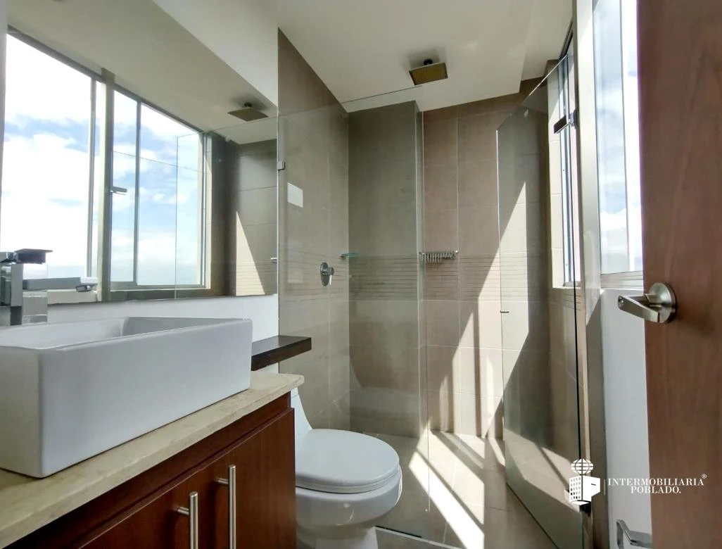 Apartamento en arriendo sector loma del Esmeraldal