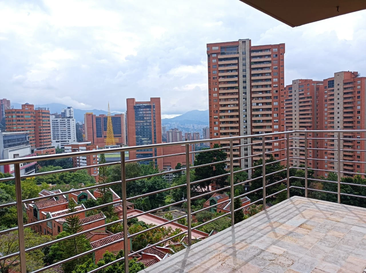 Aparta estudió en Arriendo Transv. Superior Medellín