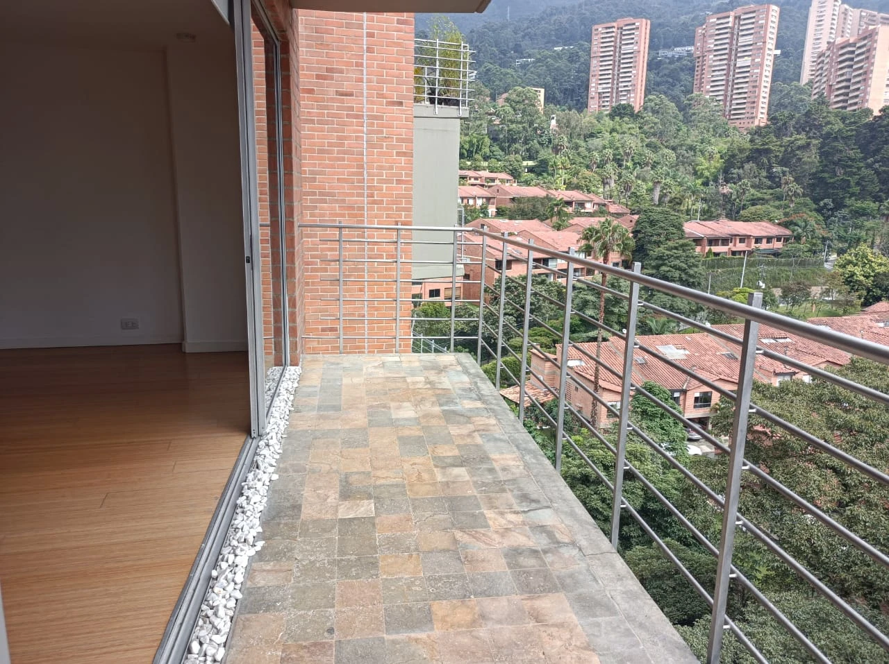 Aparta estudió en Arriendo Transv. Superior Medellín