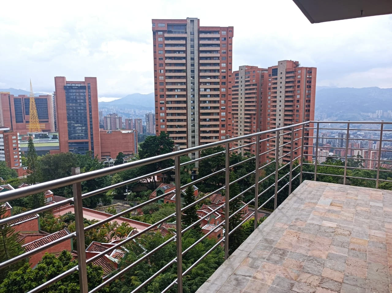 Aparta estudió en Arriendo Transv. Superior Medellín