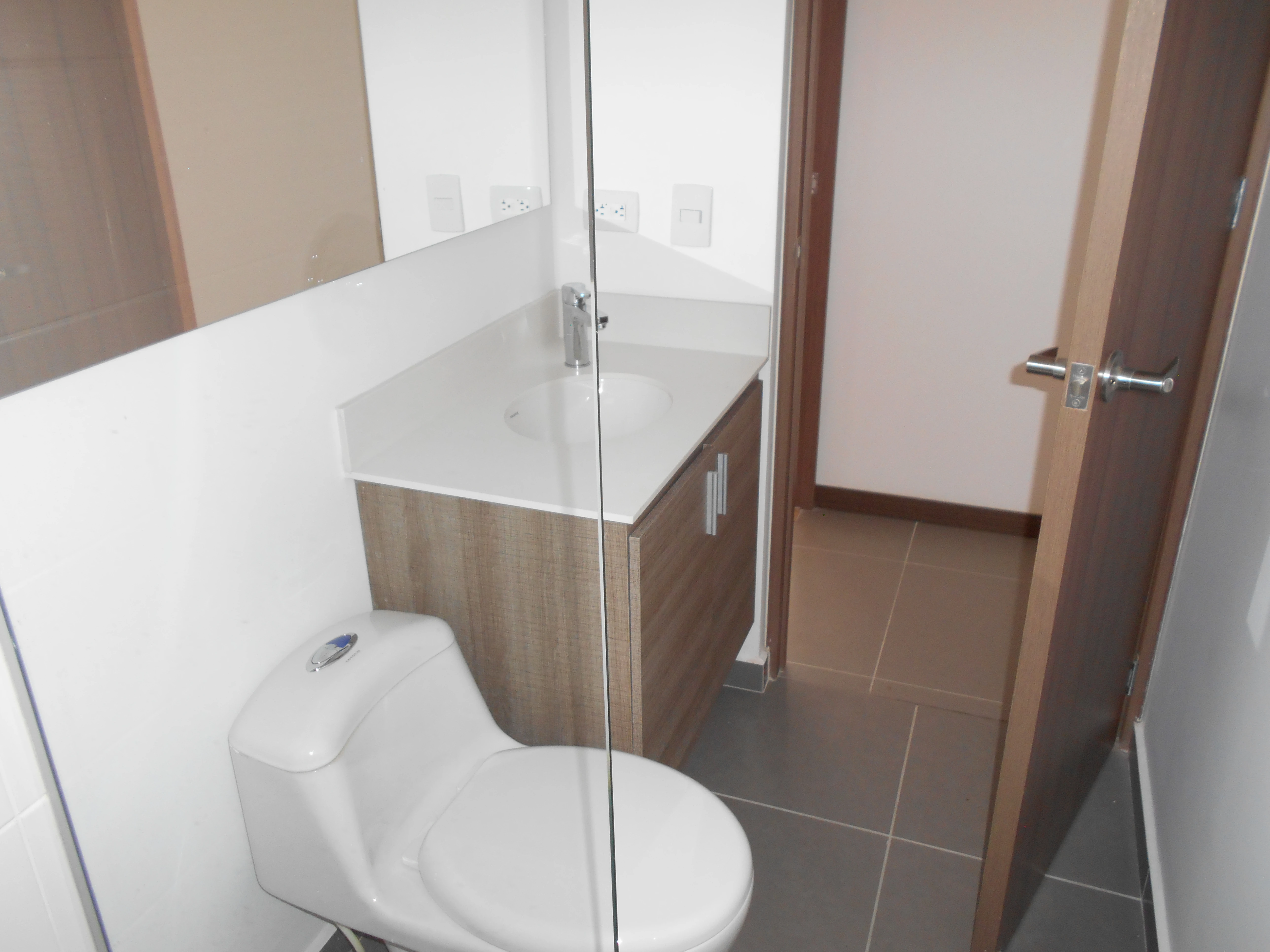 apartamento en arriendo sector loma del escobero