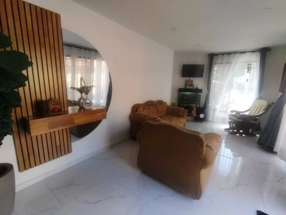Casa para Venta en Santa Ana primer piso