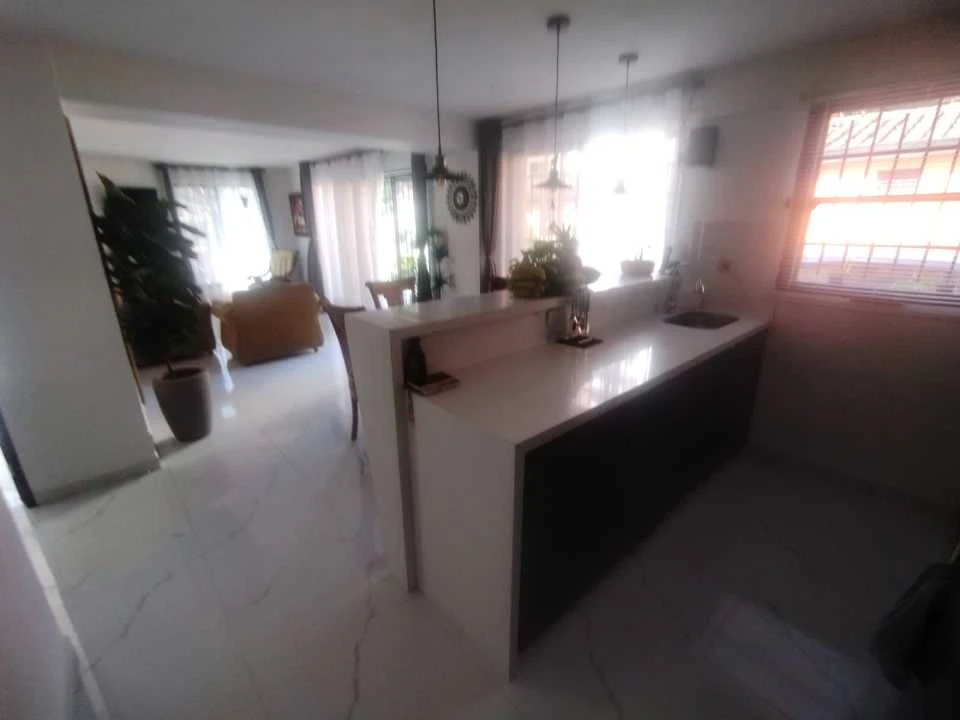Casa para Venta en Santa Ana primer piso