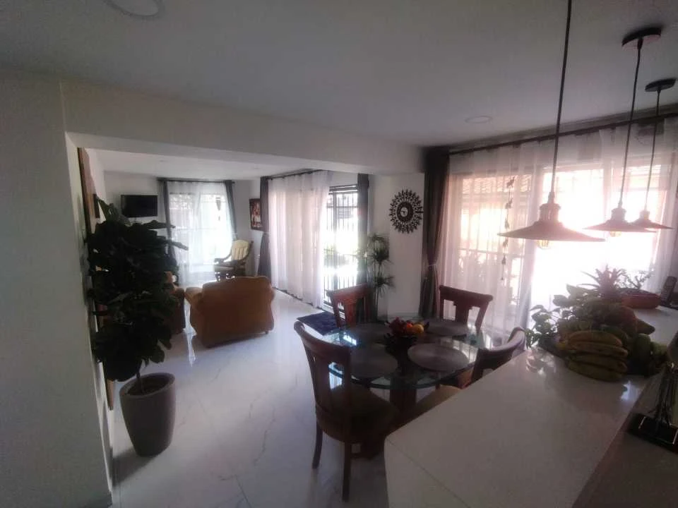 Casa para Venta en Santa Ana primer piso
