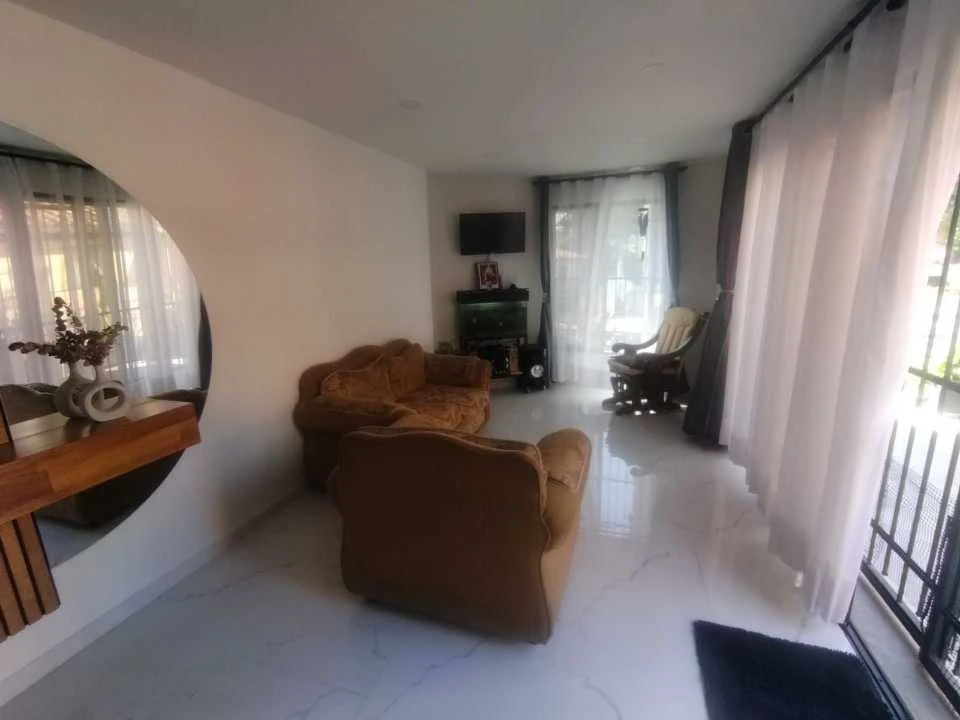 Casa para Venta en Santa Ana primer piso