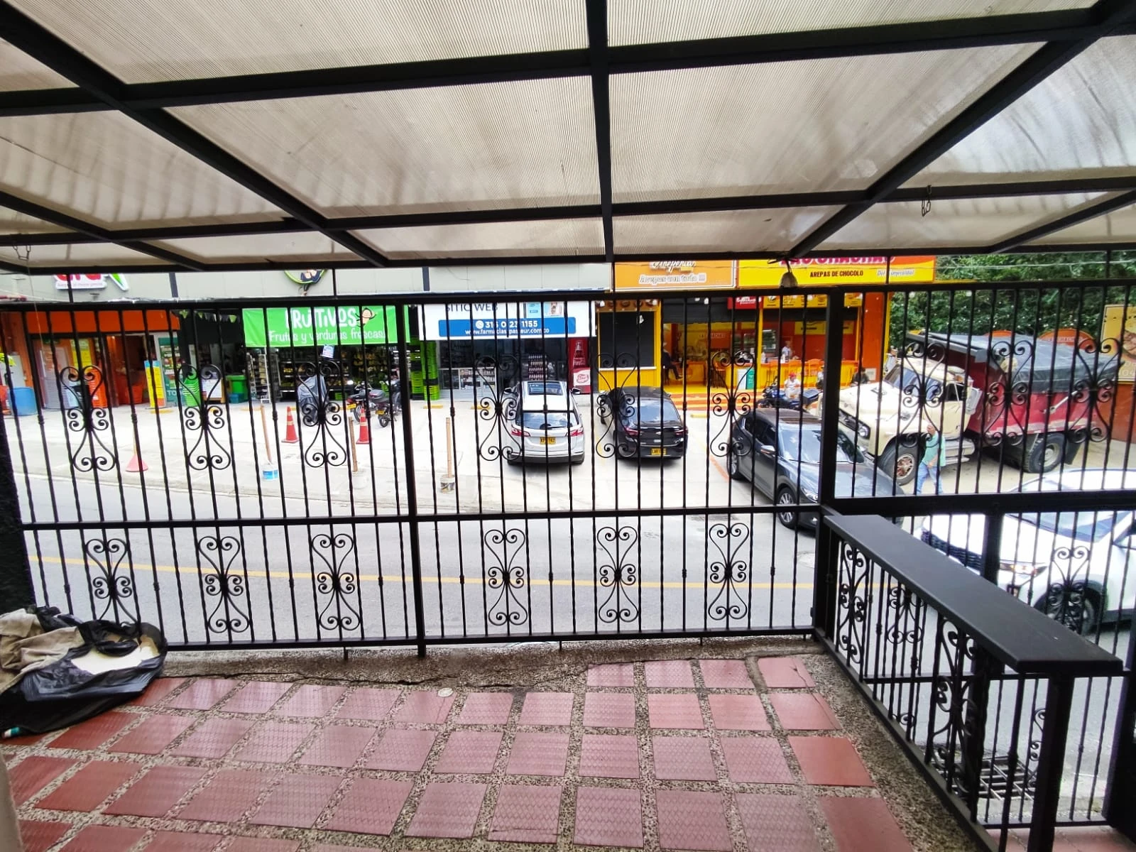 Casa comercial y residencial en Arriendo, sector cumbres envigado