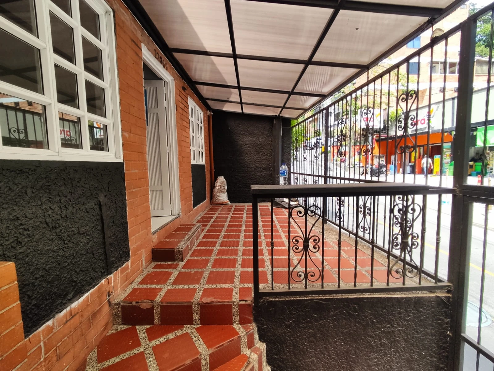 Casa comercial y residencial en Arriendo, sector cumbres envigado