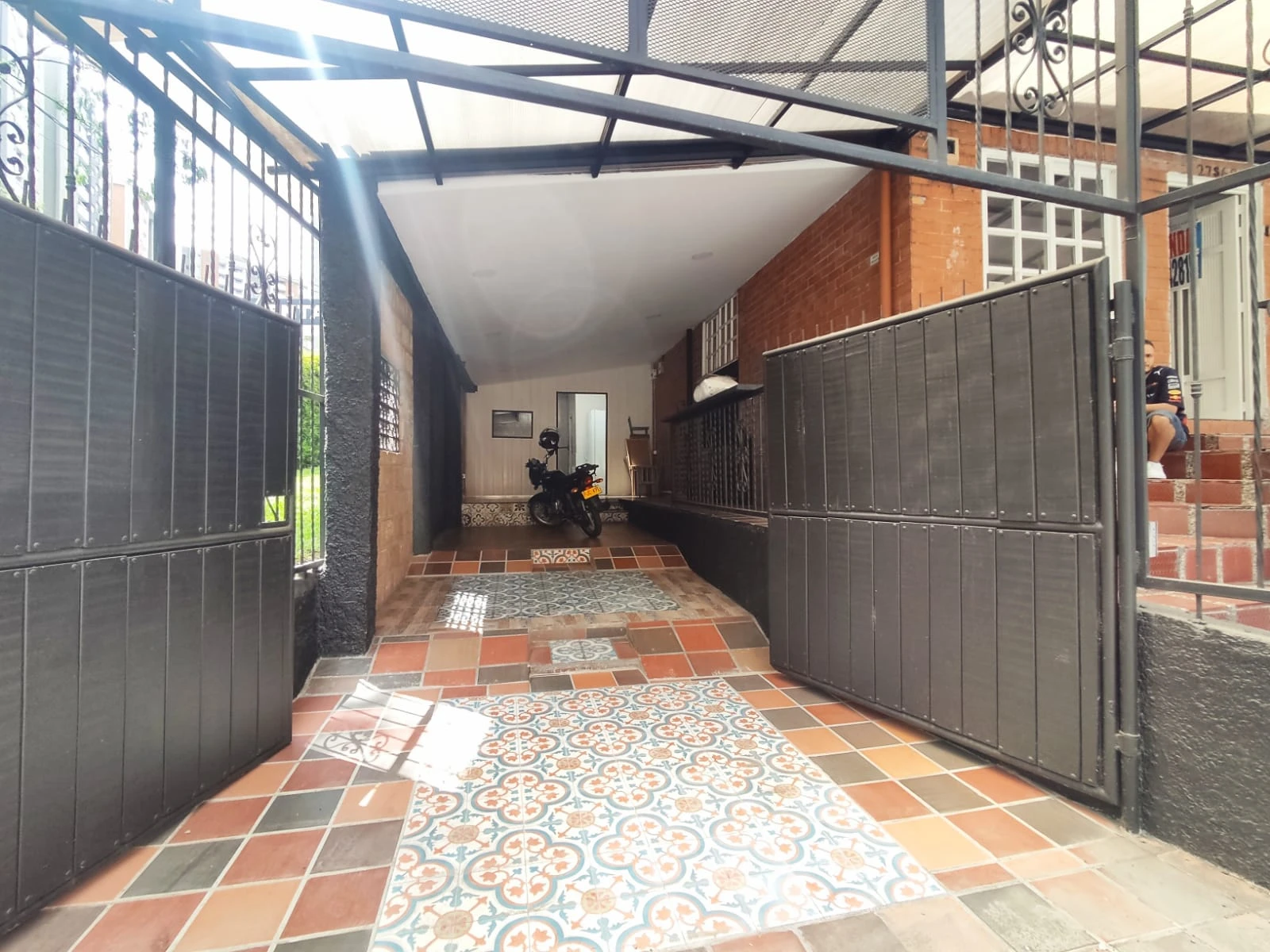 Casa comercial y residencial en Arriendo, sector cumbres envigado