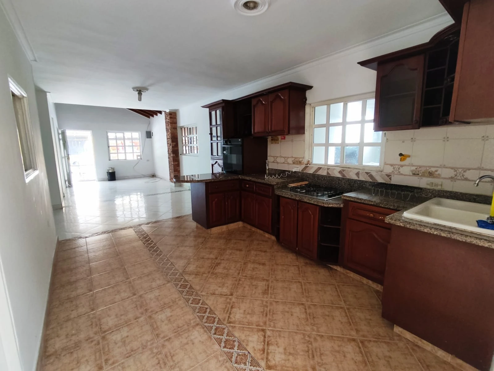Casa comercial y residencial en Arriendo, sector cumbres envigado