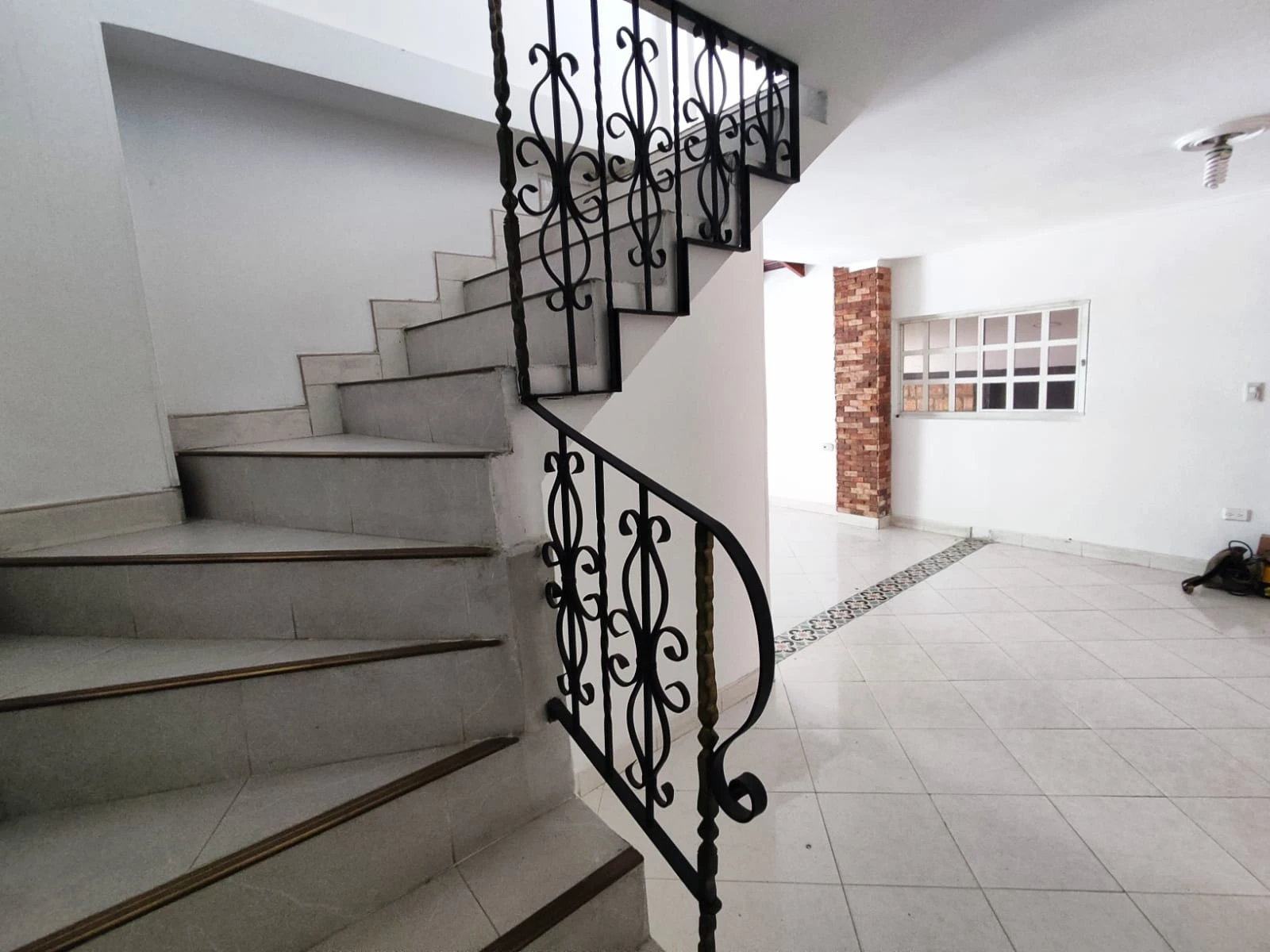 Casa comercial y residencial en Arriendo, sector cumbres envigado