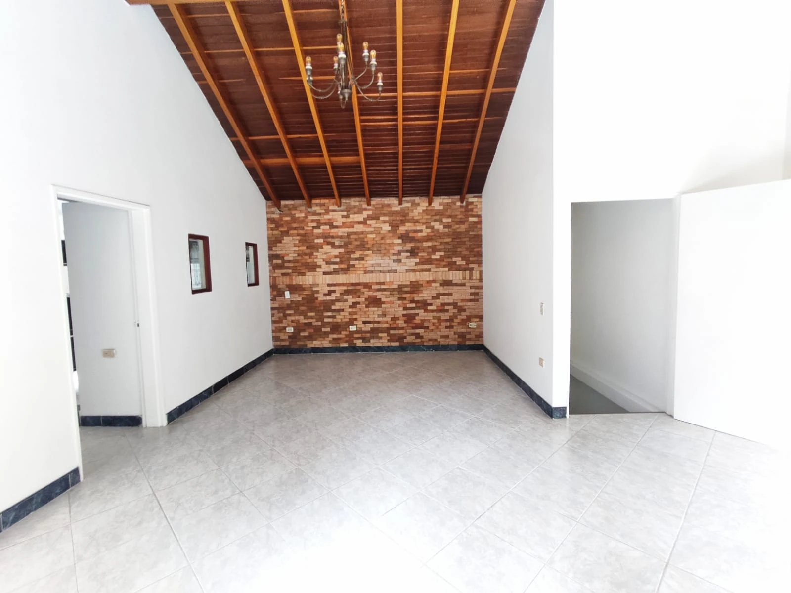 Casa comercial y residencial en Arriendo, sector cumbres envigado
