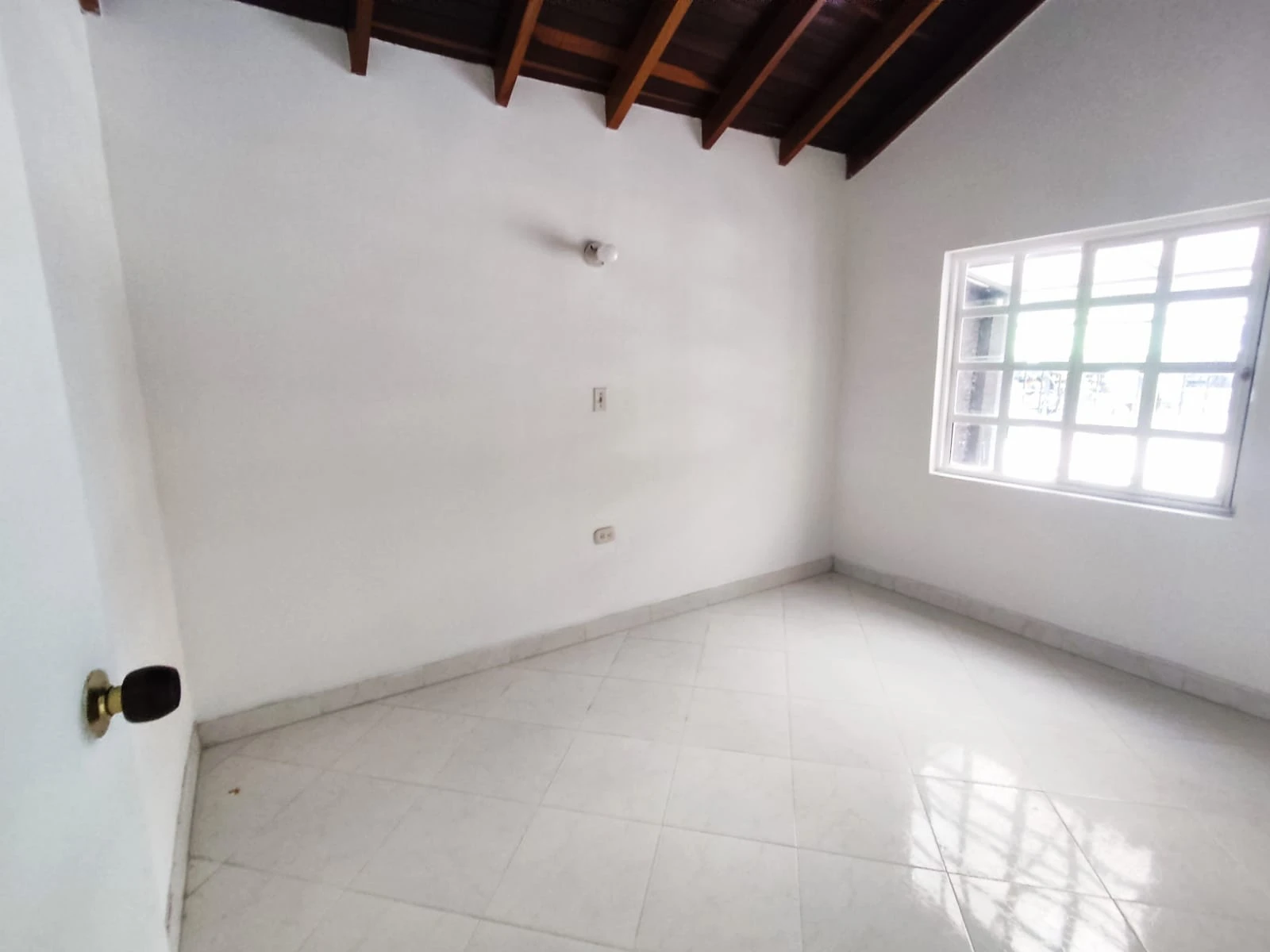 Casa comercial y residencial en Arriendo, sector cumbres envigado