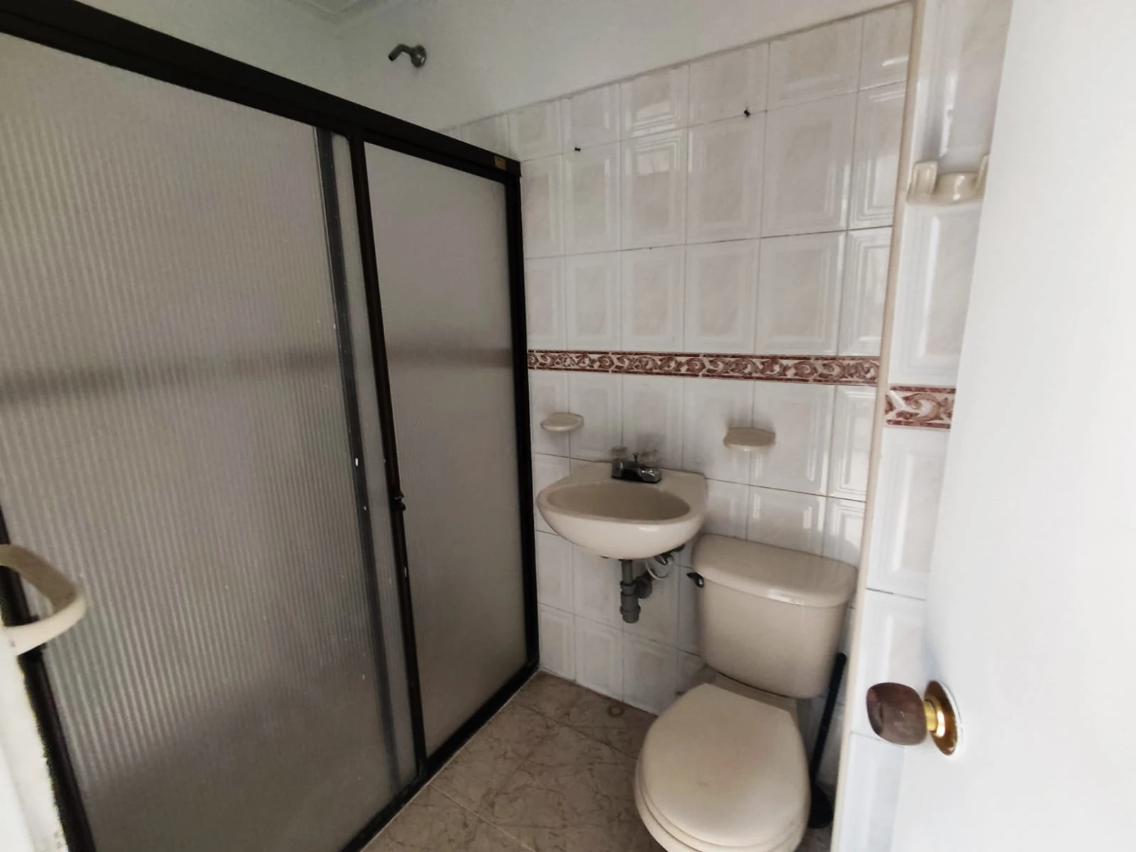 Casa comercial y residencial en Arriendo, sector cumbres envigado