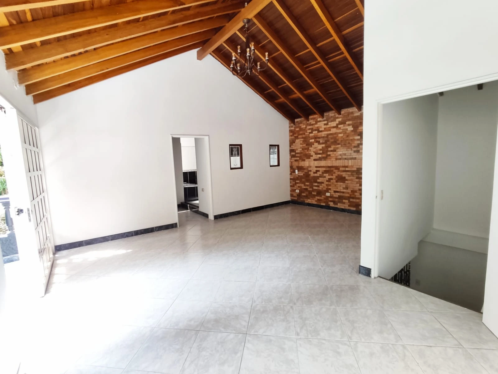 Casa comercial y residencial en Arriendo, sector cumbres envigado