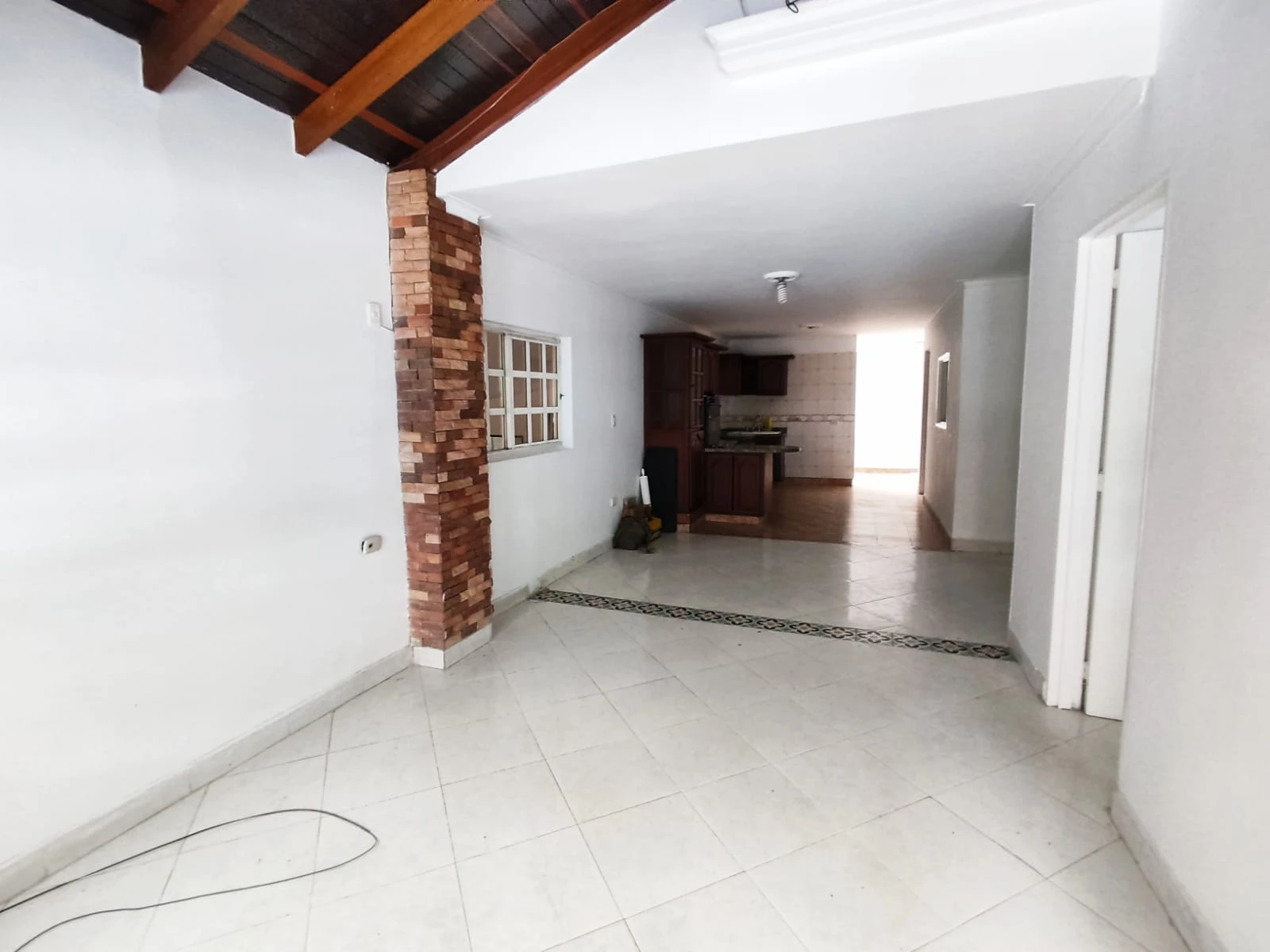 Casa comercial y residencial en Arriendo, sector cumbres envigado
