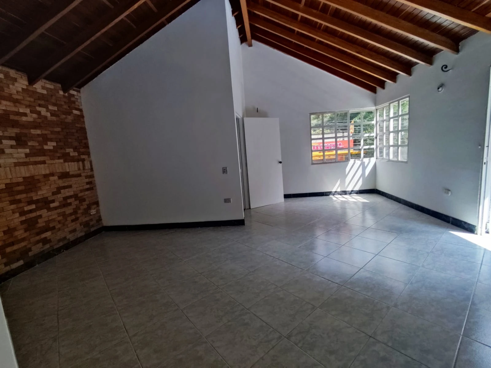 Casa comercial y residencial en Arriendo, sector cumbres envigado