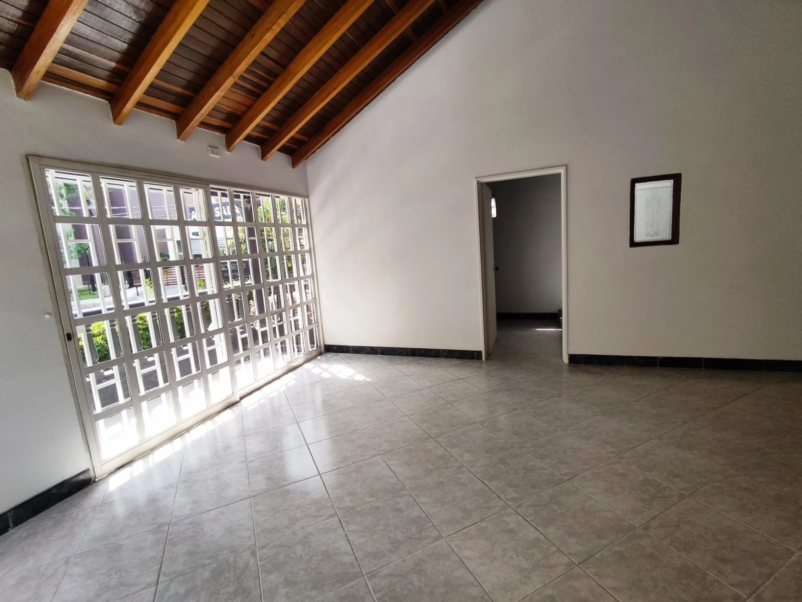 Casa comercial y residencial en Arriendo, sector cumbres envigado