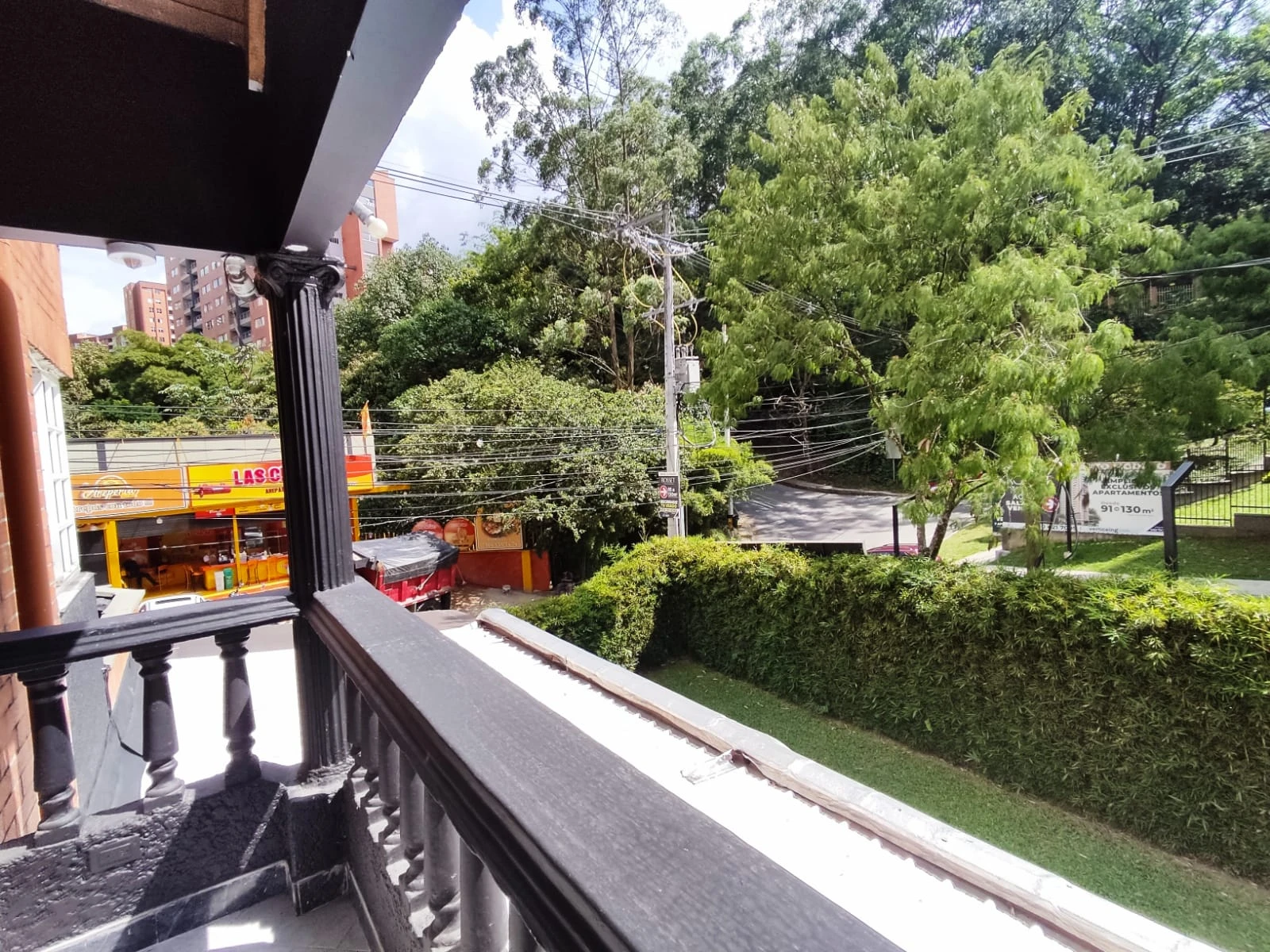 Casa comercial y residencial en Arriendo, sector cumbres envigado