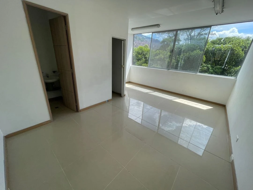 Local u oficina sector Madera.