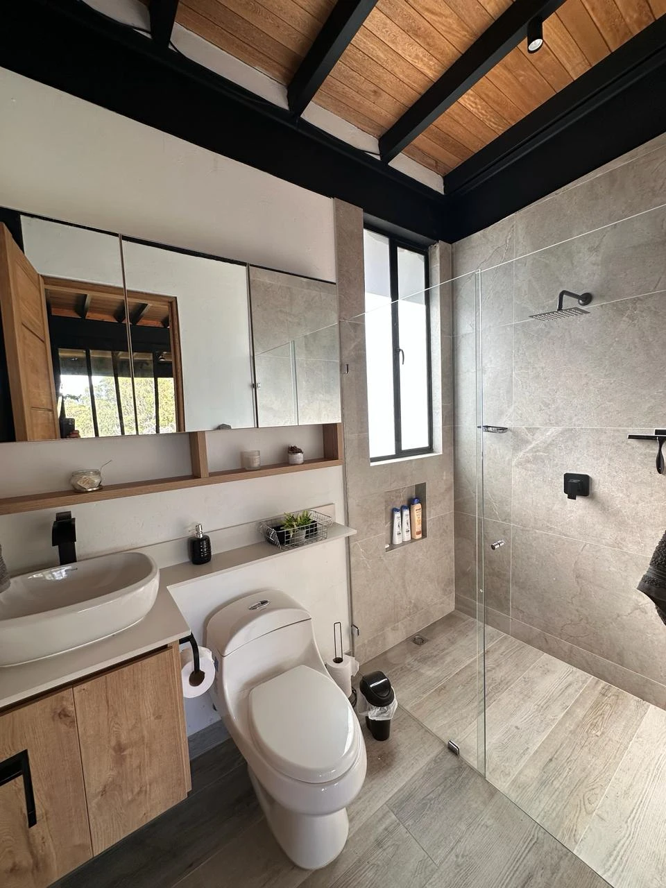CASA CAMPESTRE EN ARRIENDO EL RETIRO MONTE SERENO 