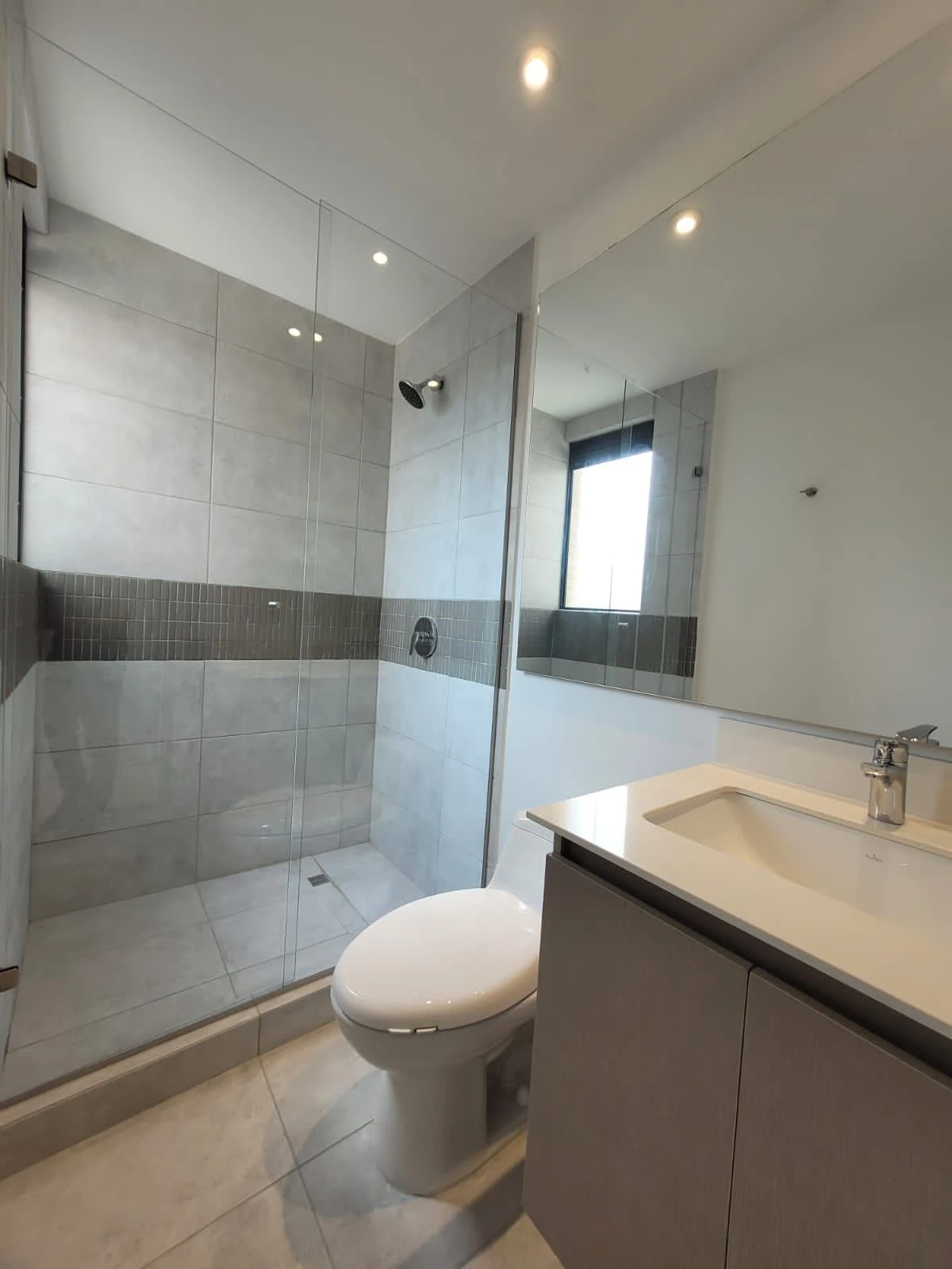 apartamento en arriendo sector loma de la vida poblado 