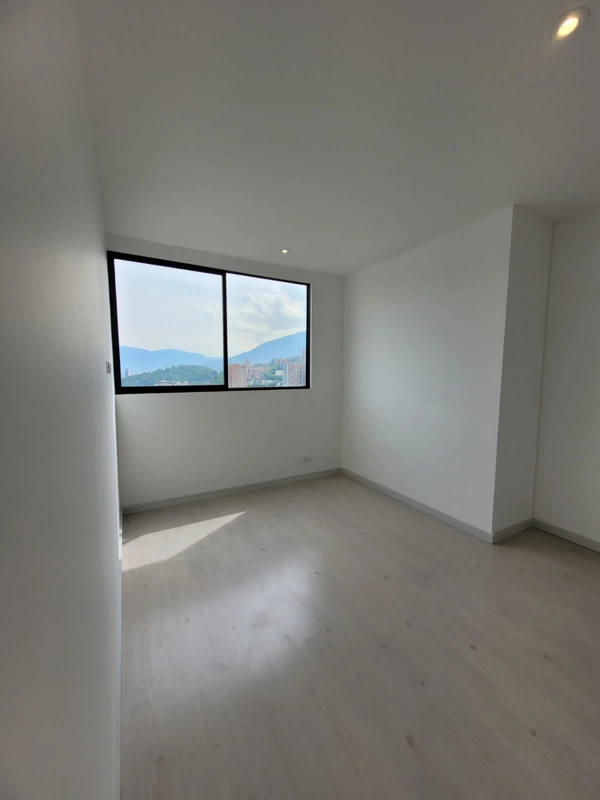apartamento en arriendo sector loma de la vida poblado 