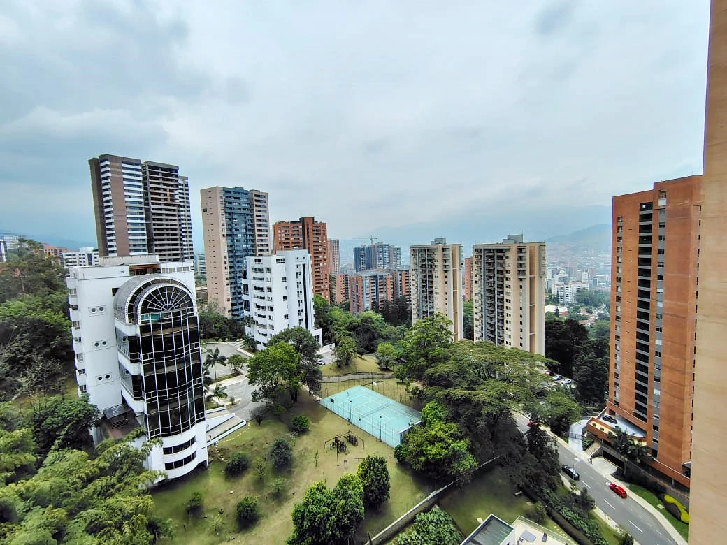 Apartamento en arriendo sector Loma de los Gonzalez