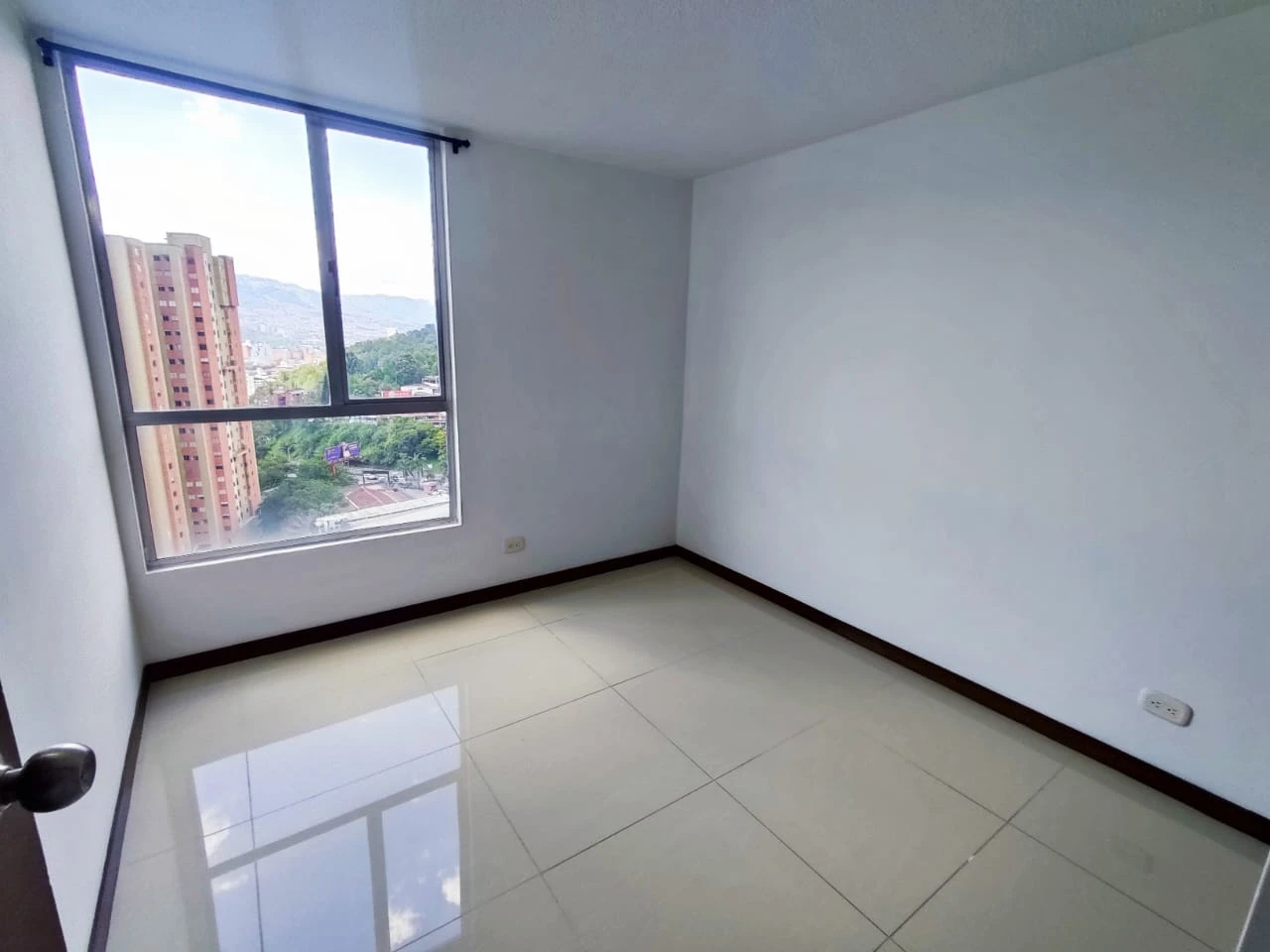 apartamento en arriendo sector loma de san julian