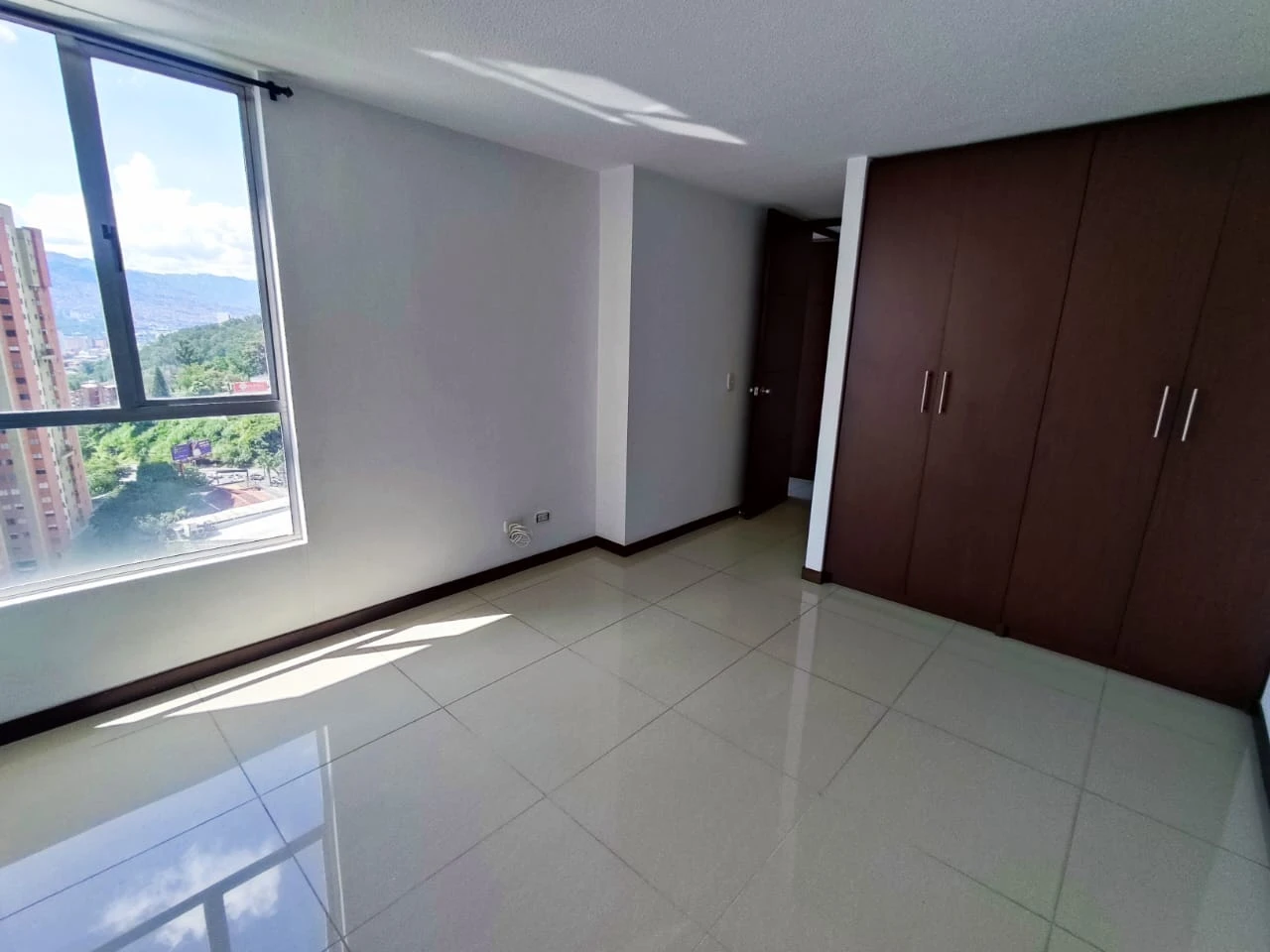 apartamento en arriendo sector loma de san julian